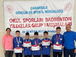 Osmangazili Badmintoncular Birincilik Kürsüsünde