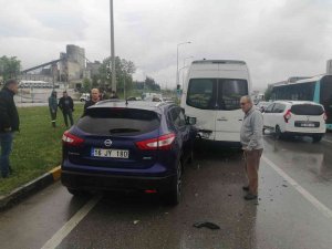 Samsun’da Kırmızı Işıkta Zincirleme Kaza: 3 Yaralı