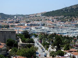 Çeşme Bayramda Tam Doluluğa Ulaşamasa Da Esnaf Memnun