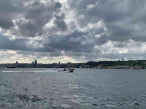 Üsküdar’da Fotoğraf Çekerken Denize Düşen Genç Akıntıda Kayboldu