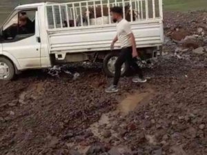 Iğdır’da Sağanak Sele Neden Oldu, Köy Yolu Ulaşıma Kapandı