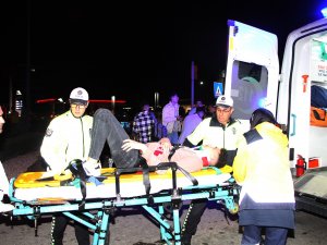 Asker Eğlencesinden Dönen Gençler Kaza Yaptı: 6 Yaralı