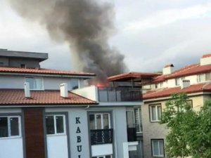 Çatı Yangını Paniğe Neden Oldu