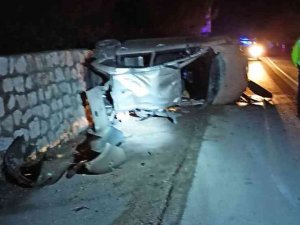 Yoldan Çıkan Otomobil Takla Attı