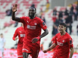 Yatabare Adını Sivasspor Tarihine Yazdırdı