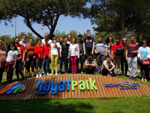 Özel Çocuklar Hayatpark’ta Çim Ekti