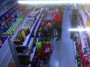 Küçükçekmece’de Hırsızlık Yapanları Market Sahibi Yakaladı