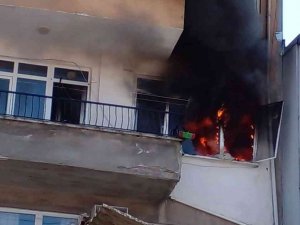 Apartmanın 4. Katı Alev Alev Yandı