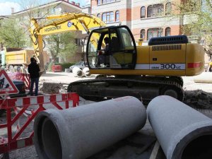 Aski̇’den Hürriyet Caddesi’nde Su Taşkınlarına Son Verecek Çalışma