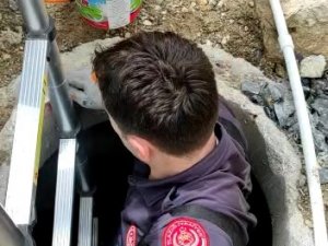 Elazığ’da Su Kuyusuna Düşen Yavru Kediyi İtfaiye Kurtardı