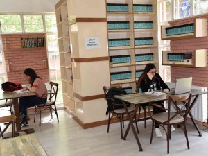 Manisa’da Millet Kıraathanesi Dolup Taşıyor
