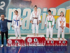 Yunusemre Yıldızlarından 13 Madalya