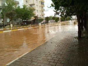 Adıyaman’da 10 Dakikalık Dolu Ve Yağmur, Hayatı Felç Etti