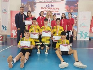 Kayseri Badminton Takımları Namağlup Türkiye Şampiyonası Yolcusu