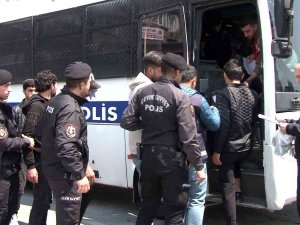 Fatih’te 250 Kaçak Göçmen Gözaltına Alındı