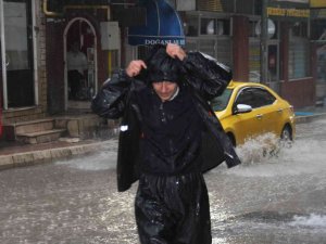 Elazığ’da Sağanak Yağış Etkisini Yeniden Gösterdi