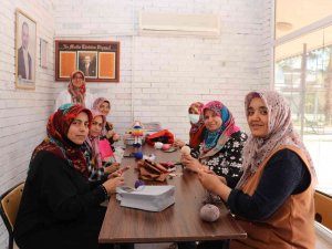 Toroslar’ın Kursunda Oyuncak Yapıp Gelir Sağlıyorlar