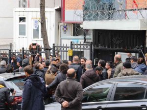 Hdp Genel Merkezi Önünde 6 Kişi Gözaltına Alındı