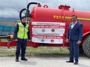 Jandarma Ekipleri Traktörler Römorklarına Reflektör Taktı