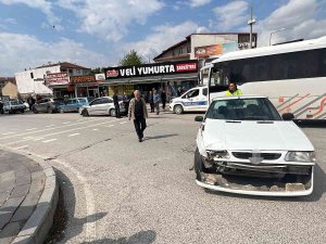 Düzce’de Zincirleme Kazada 6 Araç Birbirine Girdi