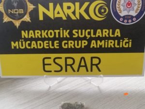 Cezaevine Uyuşturucu Sokmak İsterken Yakalandı