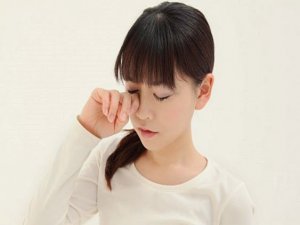 Kamaşan gözü ovmak korneanın yapısını bozuyor