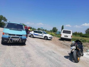 Motosiklet Minibüsle Çarpıştı: 1 Yaralı