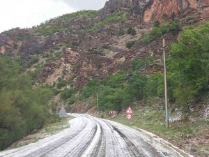 Dolu, Tunceli-erzincan Karayolunu Beyaza Bürürdü