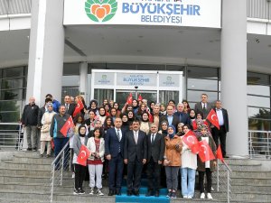 41 Öğrenciye Kamp İçin Çanakkale’ye Uğurladı