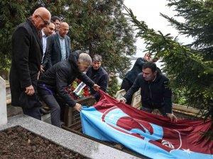 Başkan Ahmet Ağaoğlu, Vefat Eden Taraftarların Mezarlarını Ziyaret Etti