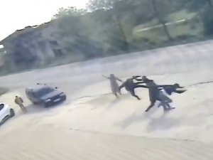 Araçlardan İnip Tekme Tokat Birbirlerine Girdiler, O Anlar Kamerada