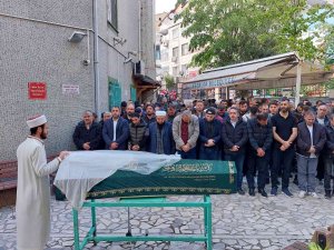 Esenler’de Sokak Ortasında Öldürülen Genç Kız Gözyaşlarıyla Toprağa Verildi