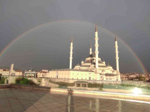Ankara’da Yağmur Sonrası Kartpostallık Gökkuşağı Görüntüsü