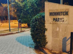 Parkta Bıçaklı Kavga: 1 Ölü