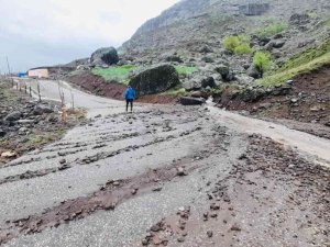 Taşkın Ve Dolu Ziyaretgahta Hasara Neden Oldu