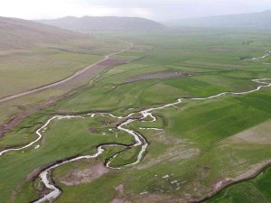 Gölbaşı Beldesindeki Menderesler Görsel Şölen Sunuyor