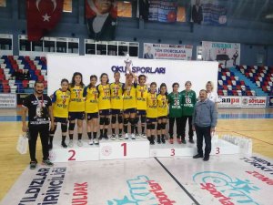 Nadire Konuk, Yıldız Hentbolde Türkiye Şampiyonu
