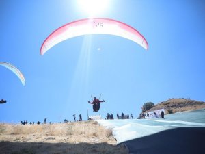 Paraşüt Şampiyonası’na ’Olumsuz Hava’ Engeli