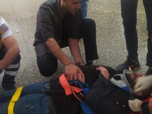 Motosiklet İle Otomobil Çarpıştı: 2 Yaralı