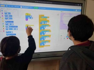 Öğrenciler Bu Proje İle Kodlama Dünyasına Adım Atıyor