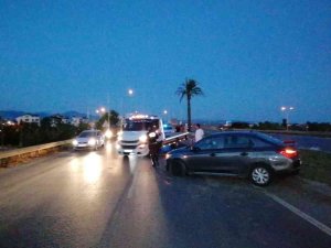 Arkadan Çarptığı Otomobil, Refüjden Atlayıp Karşı Şeride Geçti