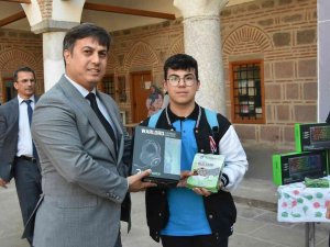E Spor Şehzadeler Volarant Turnuvası Şampiyonları Ödüllerini Aldı