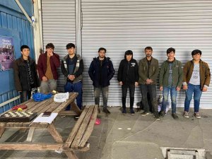 Ağrı’da Samanların Arasında 8 Düzensiz Göçmen Yakalandı
