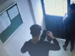 Bayram Dinlemeden Ayakkabı Çalan Hırsızlar Güvenlik Kameralarına Yakalandı