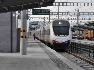 Tcdd’den Tren Yollarına Yaklaşmayın Uyarısı