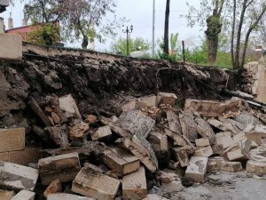Arap Baba Türbesinin Çöken İstinat Duvarı Onarılacak