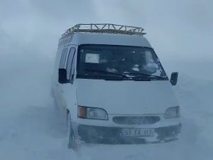 Mayıs Ayında Yağan Kar Ve Tipi Mahsur Bıraktı