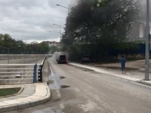 Seyir Halindeki Otomobil Alev Alev Yandı
