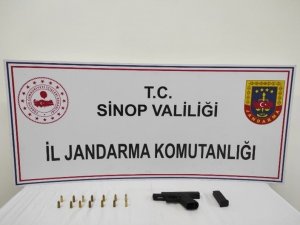 Türkeli’de Ruhsatsız Tabanca Ele Geçirildi