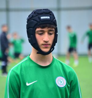 Çaykur Rizespor'un beyin kanaması geçiren genç futbolcusu sahalara döndü
